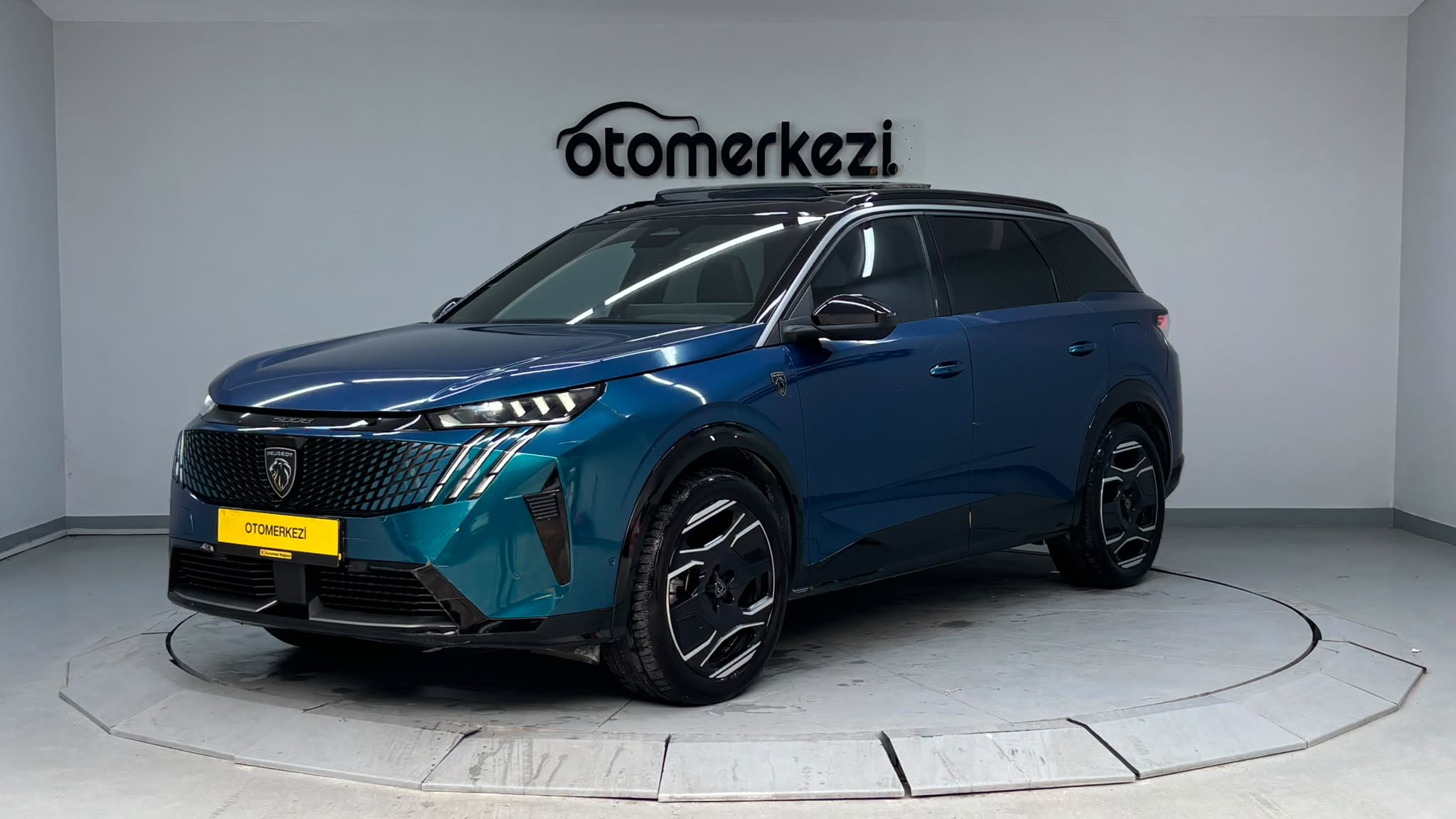 Peugeot E-5008 Gt 157kw 210